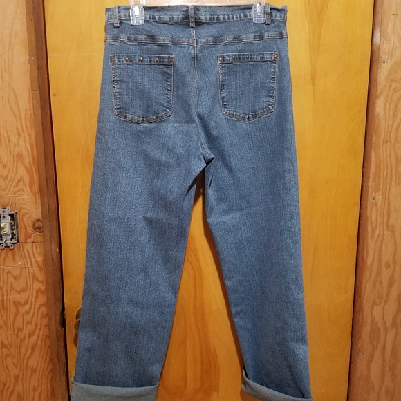 Straight leg jeans with brass button pocket detail - Picture 2 of 6